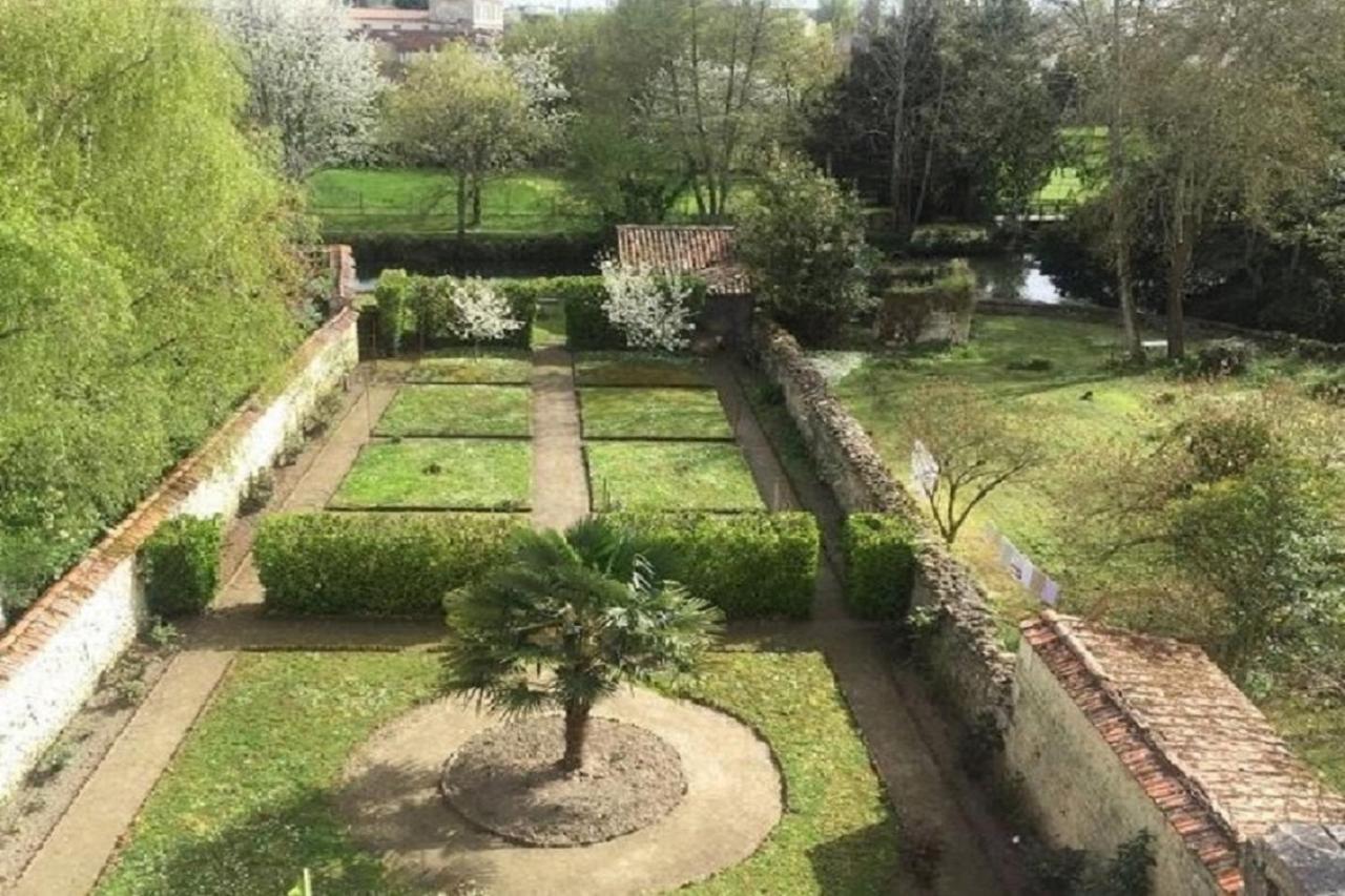 Les Jardins De La Seugne Apartamento Jonzac Exterior foto